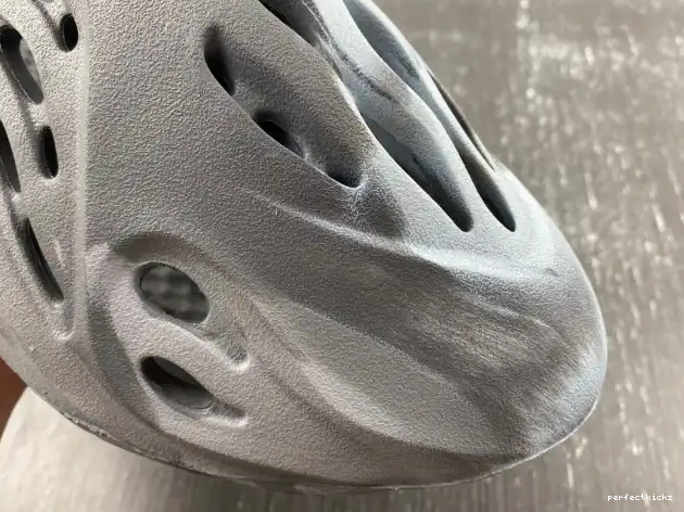 MX Granite IE4931 Yeezy Foam Adidas RNR 0520